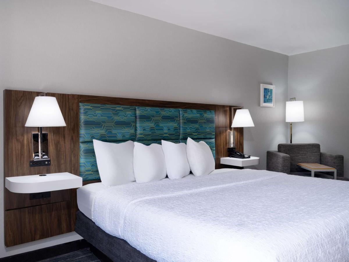 Hampton Inn Atlanta-Peachtree Corners/נורקרוס מראה חיצוני תמונה